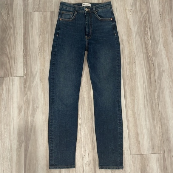 Women’s Zara Jeans - Picture 2 of 4